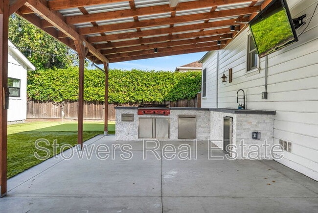 Building Photo - 21747 Orange Ave