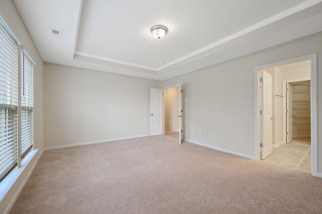 Building Photo - Roomy Townhome in RTP