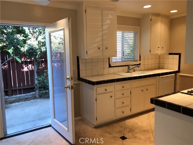 Building Photo - 356 E 20th St