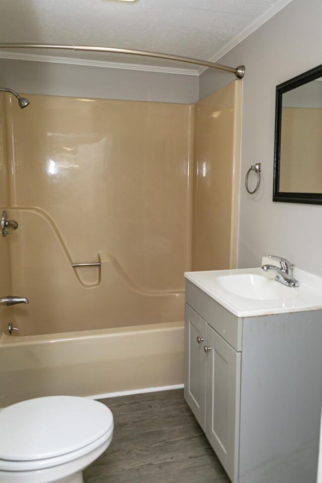 Building Photo - 115 E Parker Rd