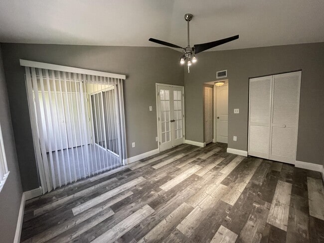 Building Photo - 2820 N Oakland Forest Dr