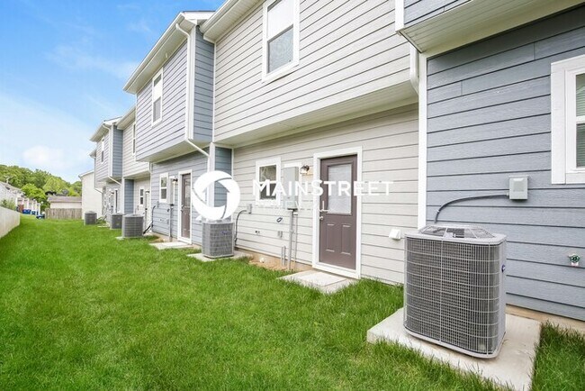 Building Photo - 2 Bedroom Pet-Friendly Home in La Vergne, TN with Main Street Renewal