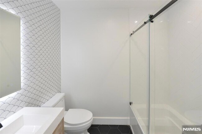 Building Photo - 203 3rd St