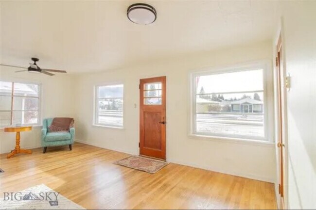 Building Photo - 2025 Grand Ave