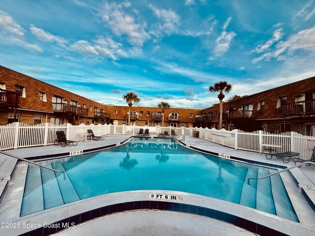 Building Photo - 1301 Arlington Ln NE