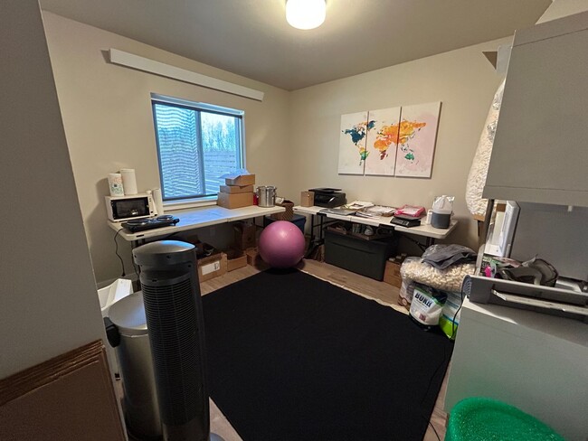 Building Photo - 3 Bedroom 2 Bath Home in Cordata with Garage