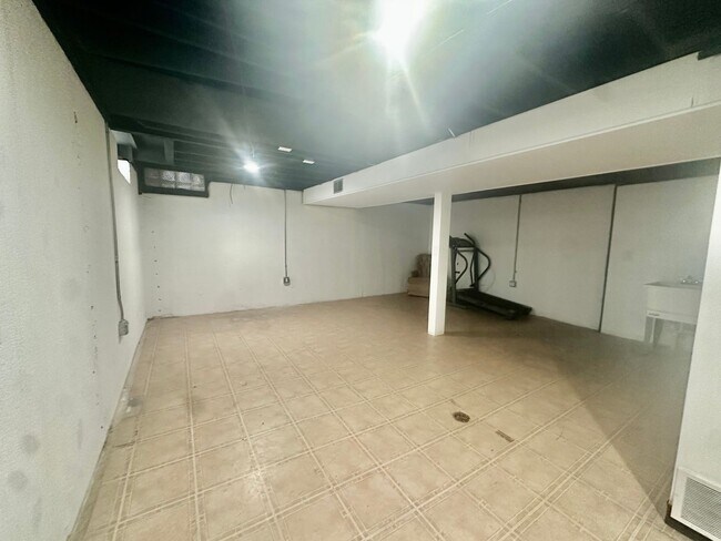 Building Photo - Open-Concept 3BR Condo with Finished Basement in Canton