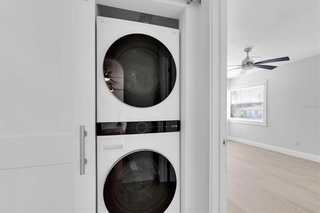 Building Photo - 907 Narcissus Ave