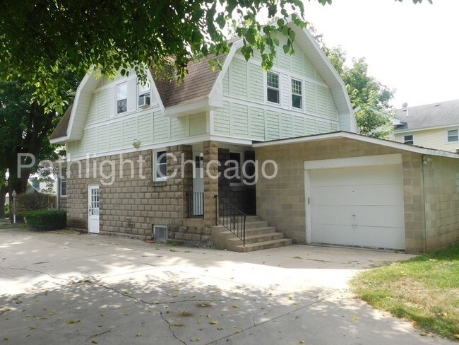 Building Photo - 1505 N Riverside Dr, McHenry, IL, 60050