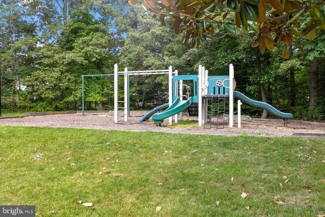 Building Photo - 705 Pine Drift Dr