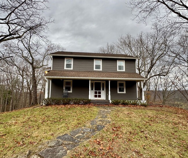 Building Photo - Large home with gorgeous views!