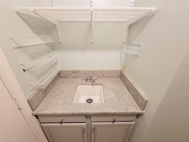 Building Photo - 13602 Somersworth Dr