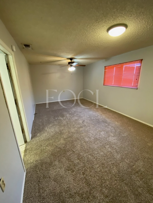 Building Photo - 4 bedroom, 2 bath, Covered Parking - $1,49...