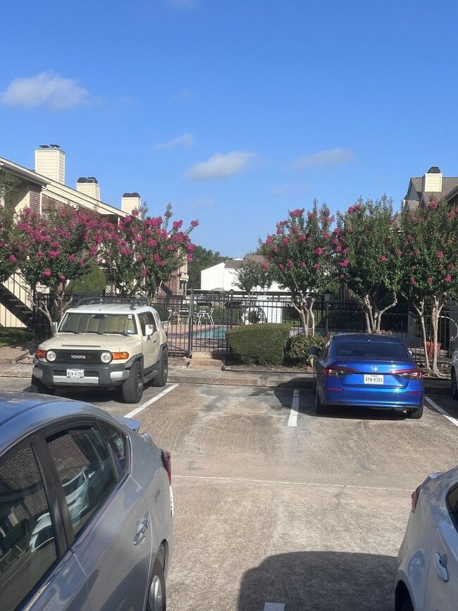 Building Photo - 2121 El Paseo St