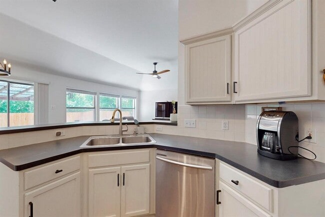 Building Photo - 2508 Willow Way