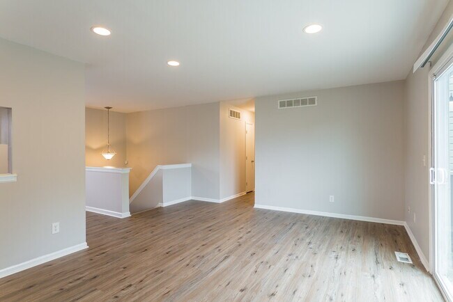 Building Photo - 1024 Esther Dr