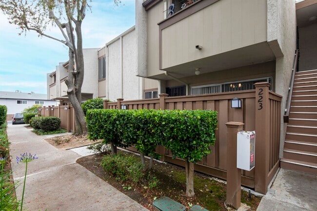Building Photo - 3549 Castle Glen Dr