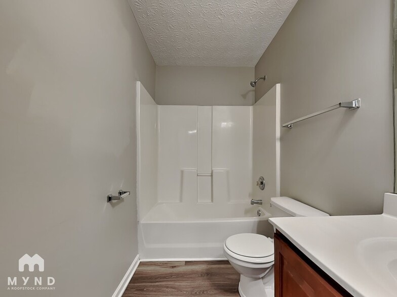 Building Photo - 158 Mcarthur Dr