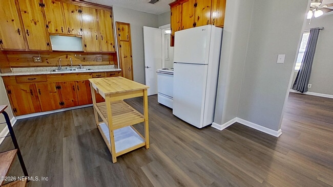 Building Photo - 1728 Lawson Rd