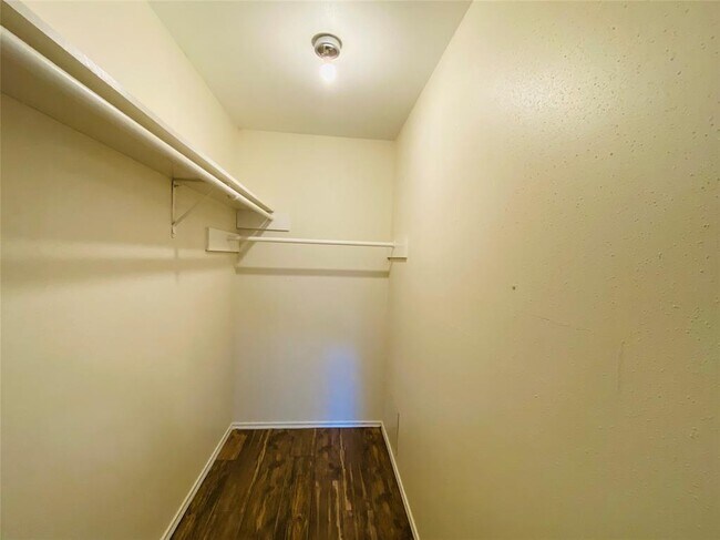 Building Photo - 11018 Almond Grove
