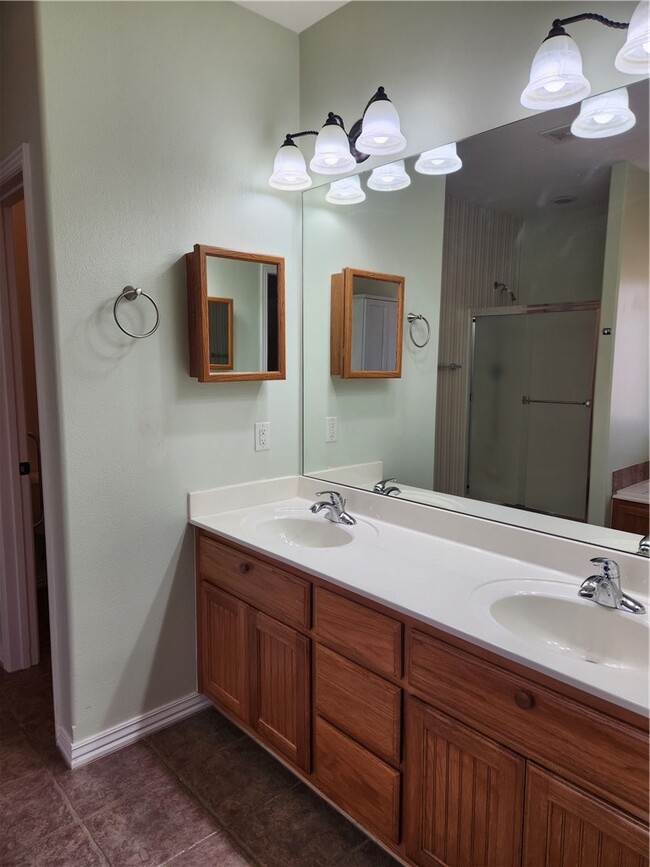 Building Photo - 4 Upwell Ln