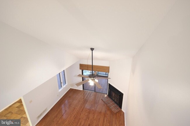 Building Photo - 133 N Park Dr