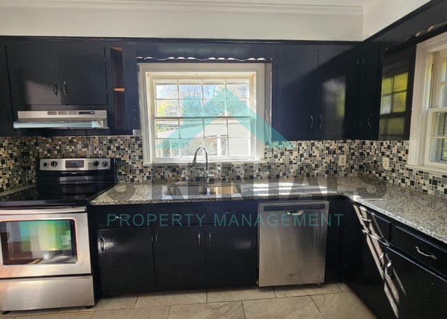 Building Photo - 1006 Panola St