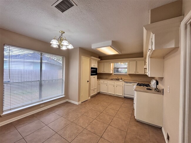 Building Photo - 15231 Cabots Landing Dr