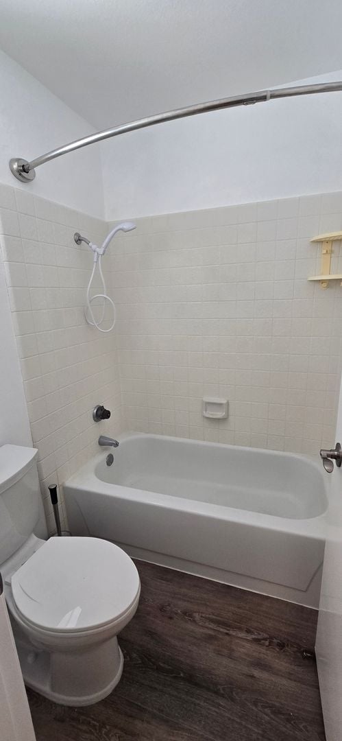 Building Photo - East Ventura Condo - One Bedroom Loft