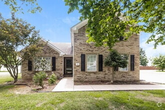 Building Photo - 1817 St Andrews Dr