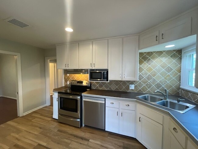 Building Photo - Beautiful 2 Bed / 1 Bath Home – Prime Location