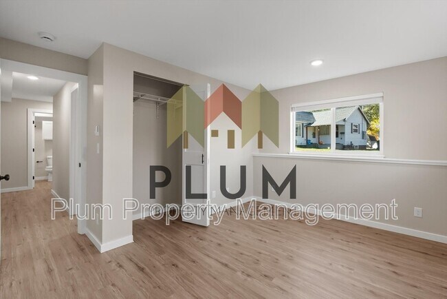 Building Photo - 705 Cleveland St