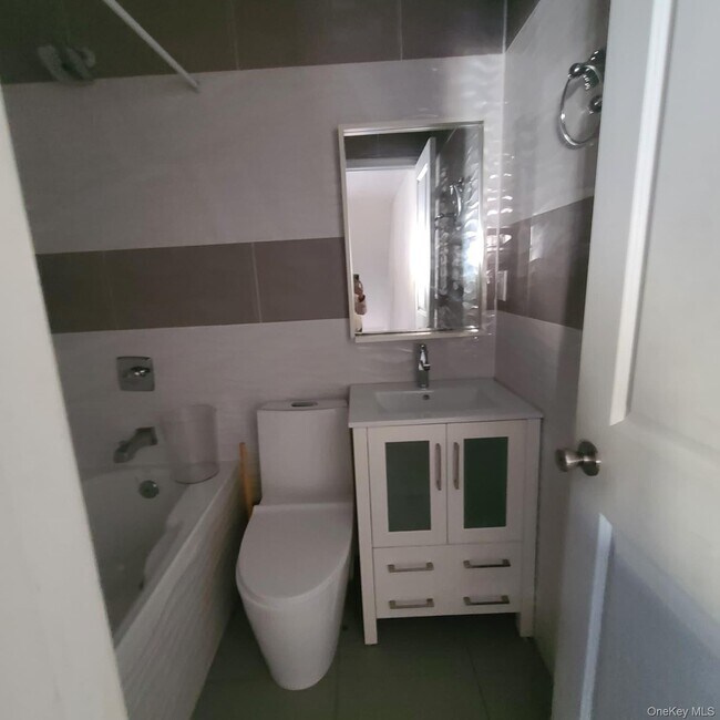 Building Photo - 104-42 164th St