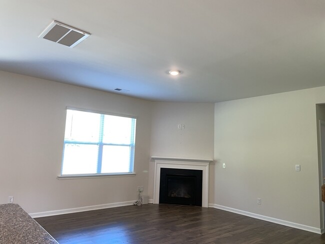 Building Photo - Beautiful Fountain Inn Home
