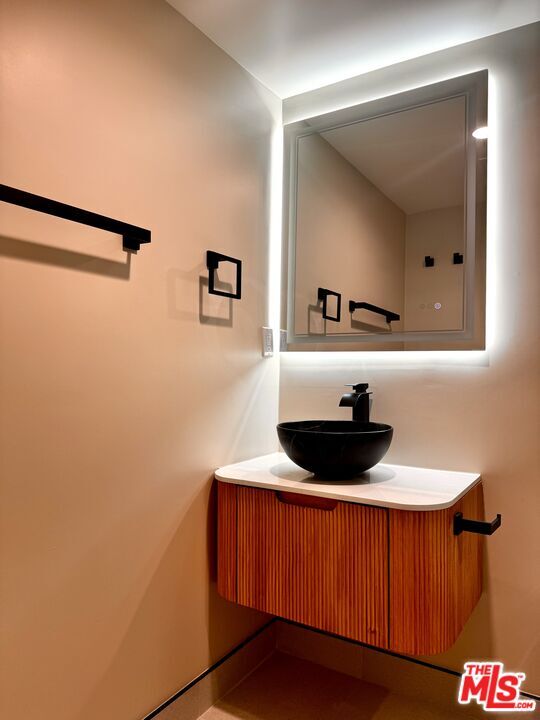 Building Photo - 1146 Hacienda Pl