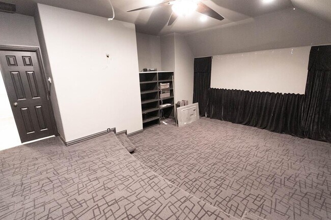 Building Photo - 10500 Avery Club Dr