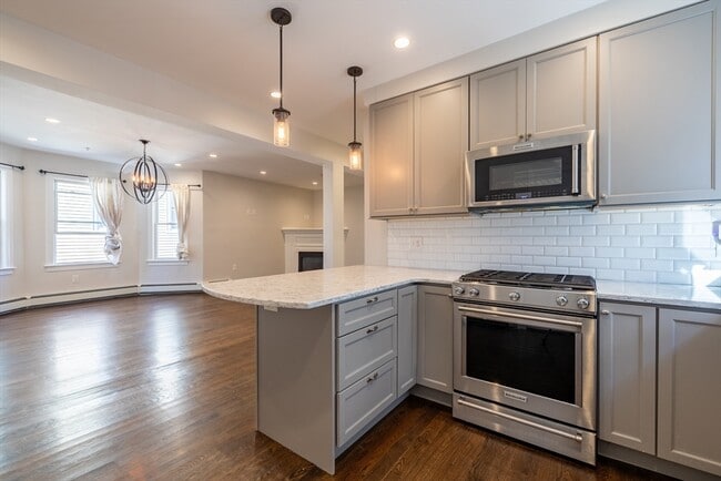 Building Photo - 465 Ashmont St