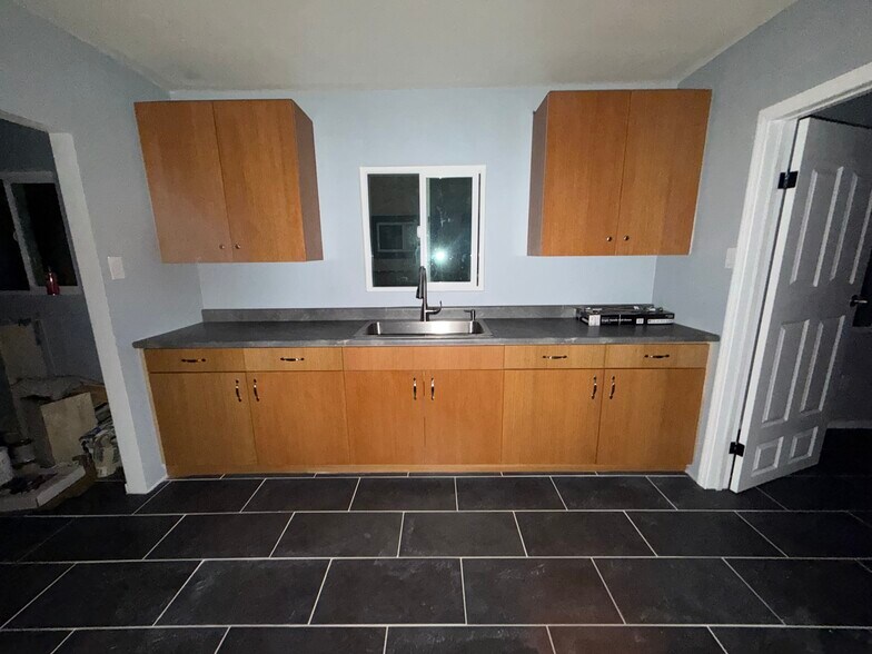 Building Photo - 524 S Soto St