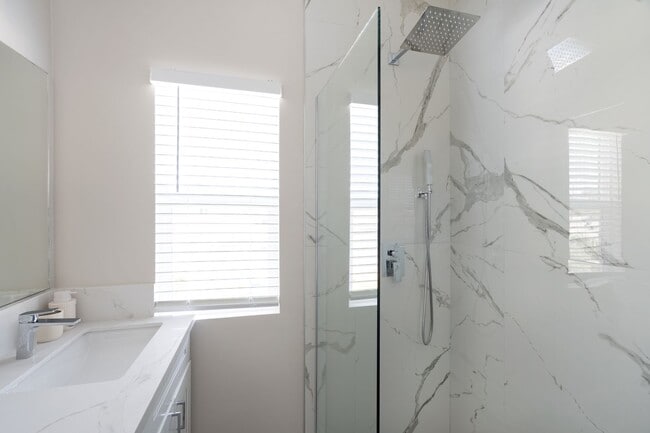 Building Photo - Spacious turfed yard!