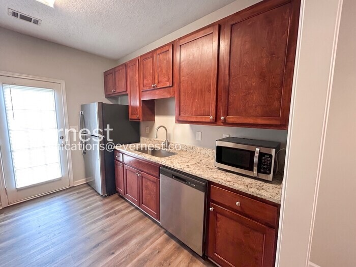 Building Photo - 8648 Thomas Ln