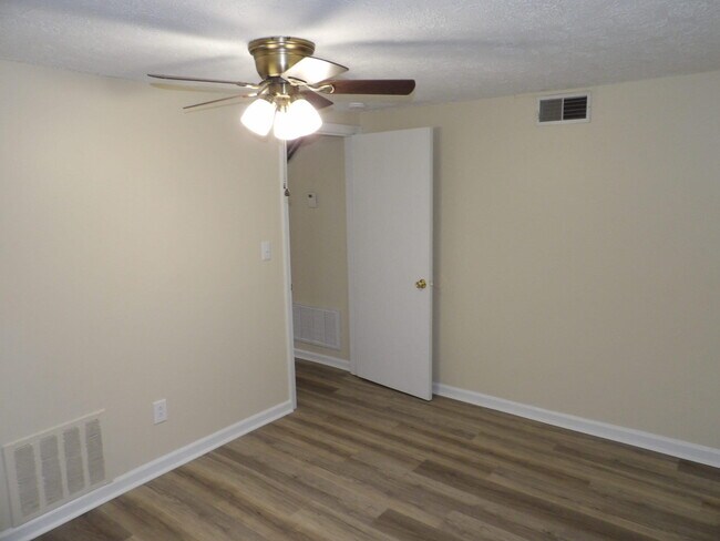 Building Photo - 307 Henry St