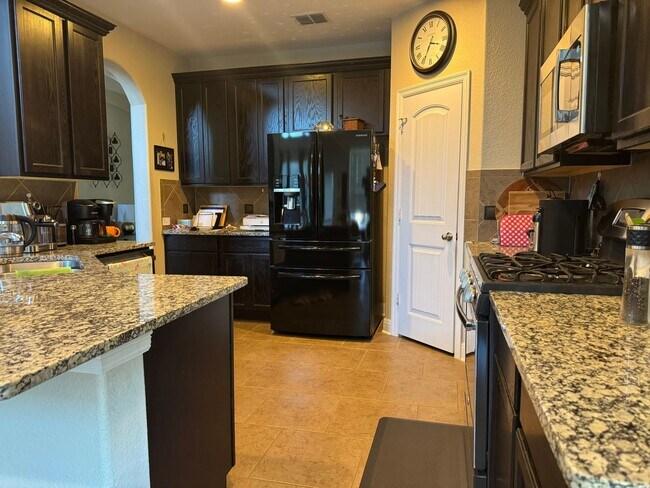 Building Photo - 517 Whittmen Ave