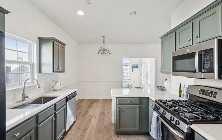 Building Photo - 2802 Summertrees Blvd