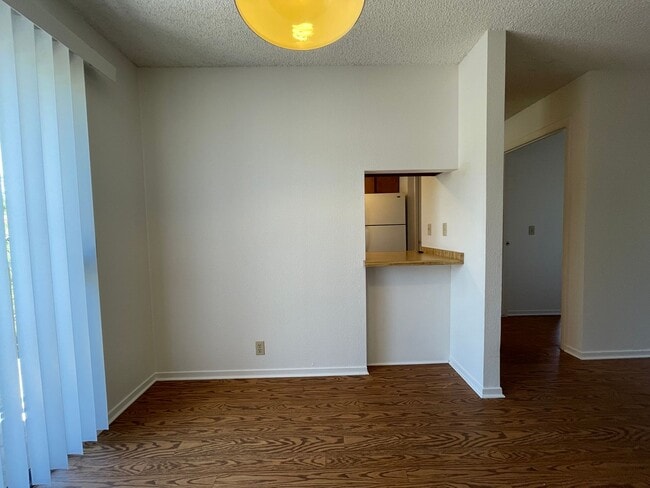 Building Photo - Upstairs 2 Bedroom 1 Bath Apartment in Ata...
