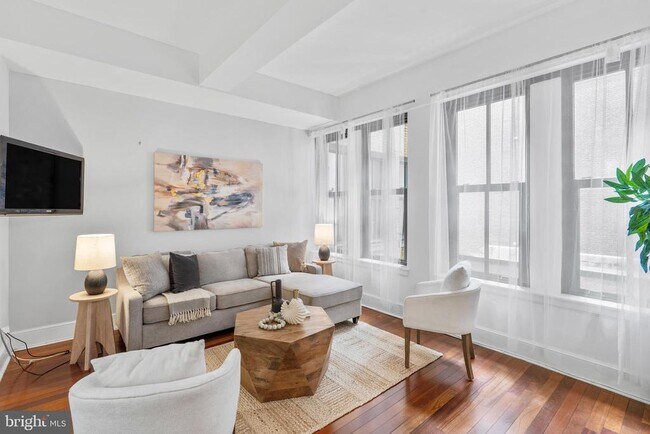 Building Photo - 1500 Chestnut St