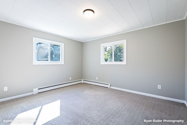 Building Photo - Downtown Rockford Single Family Home on White Pine Trail