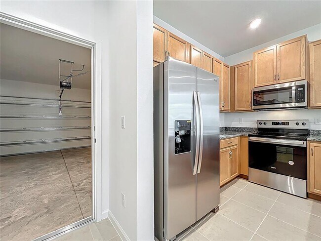 Building Photo - 9824 Walkway Dr