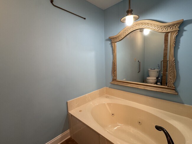 Building Photo - 128 Bokoshe Cir