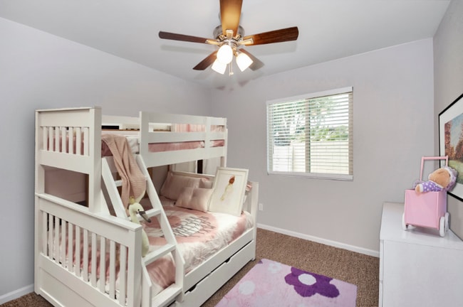 Building Photo - 2515 E Villa Maria Dr