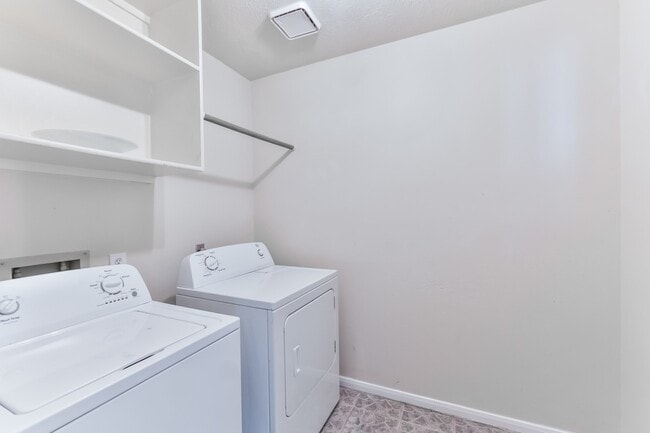 Building Photo - 8811 Earnestwood Dr